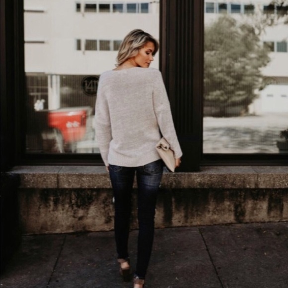 Last 1️⃣ Oatmeal Front Overlap Sweater - Picture 5 of 6